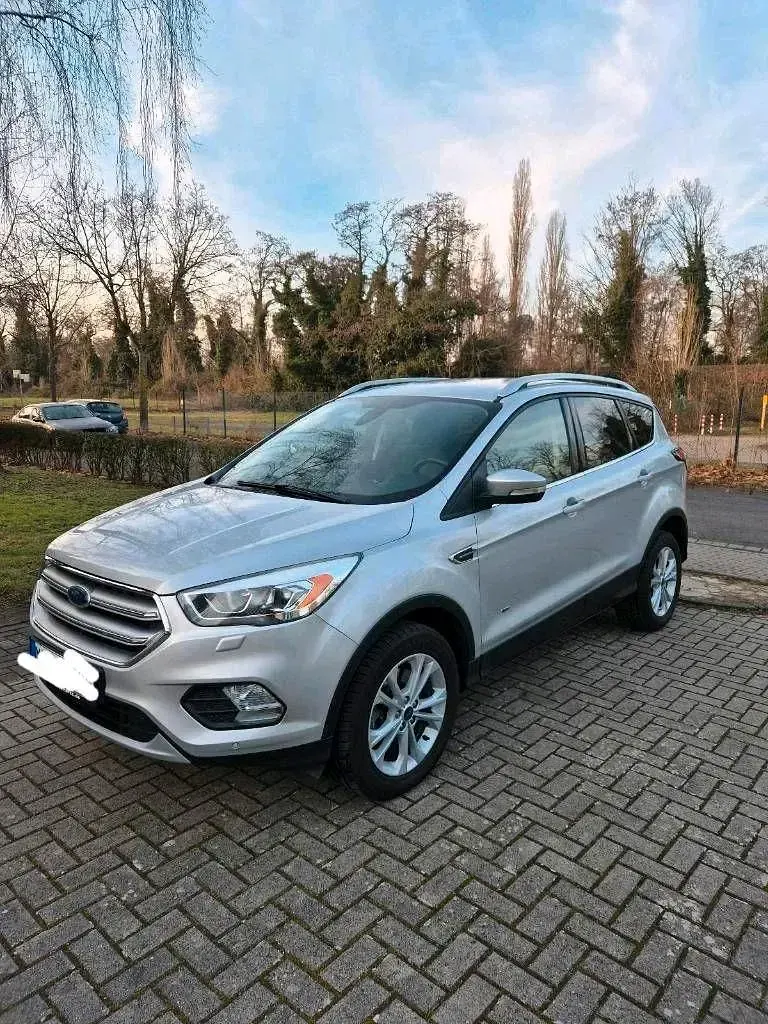 Gebraucht Ford Kuga Titanium 150 PS (110 kW) 2017 Silber SUV