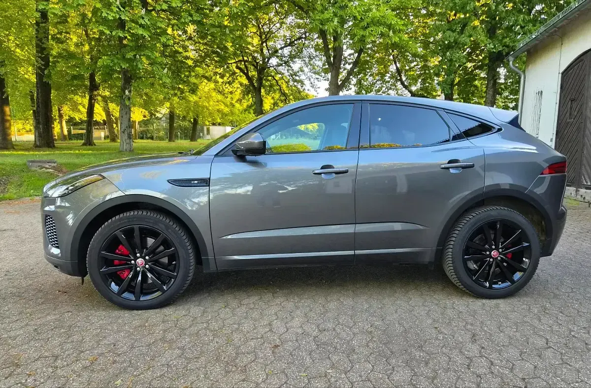 Second-hand Jaguar E-Pace R-Dynamic 180 CP (132 kW) 2020 Gri SUV