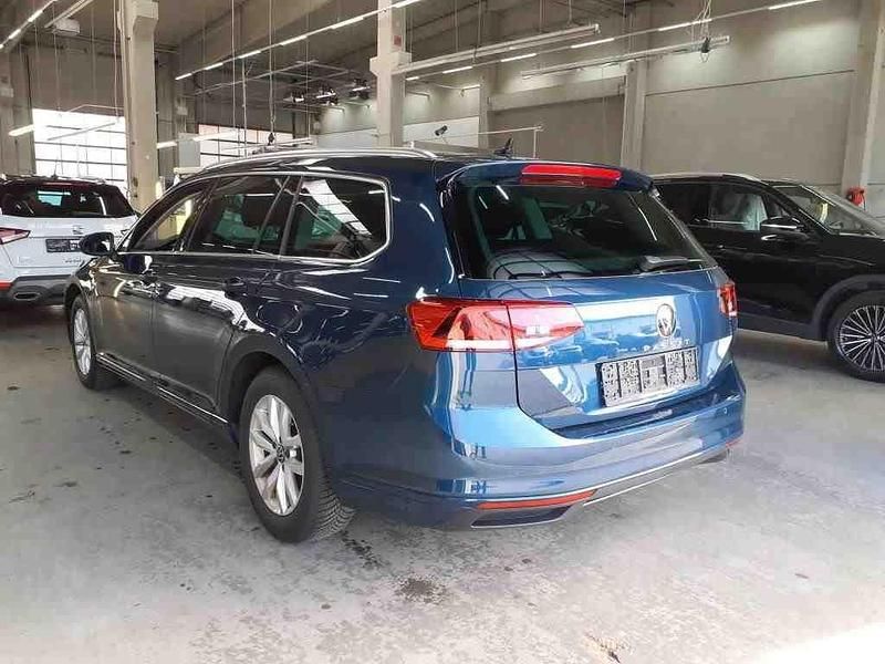 Gebraucht VW Passat Business 150 PS (110 kW) 2023 Aquamarine blue metallic Kombi