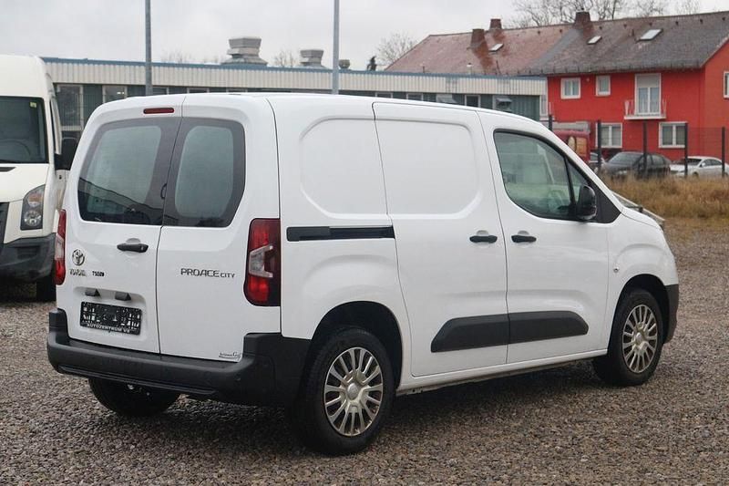 Gebraucht Toyota Proace City City 102 PS (75 kW) 2022 Weiß Van / Kleinbus