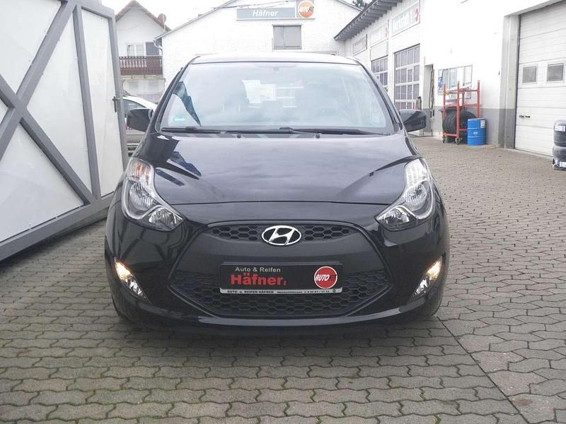 Phantom black / mic Gebraucht 2016 Hyundai ix20 Classic Kleinwagen | 9.990 € (Fairer Preis) - Bild 1/4