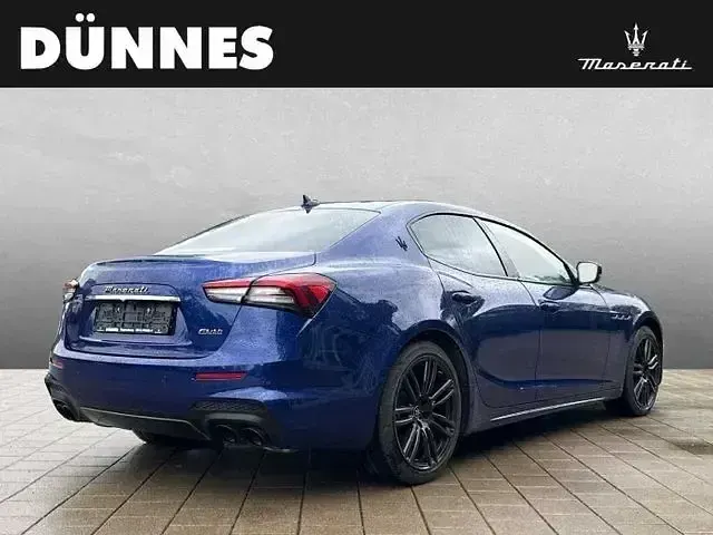 Gebraucht Maserati Ghibli 430 PS (316 kW) 2022 Blau (blu emozione) Limousine
