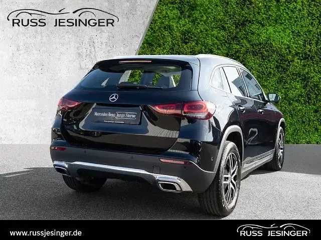 Second-hand Mercedes GLA250 Progressive 224 CP (164 kW) 2022 Negru SUV