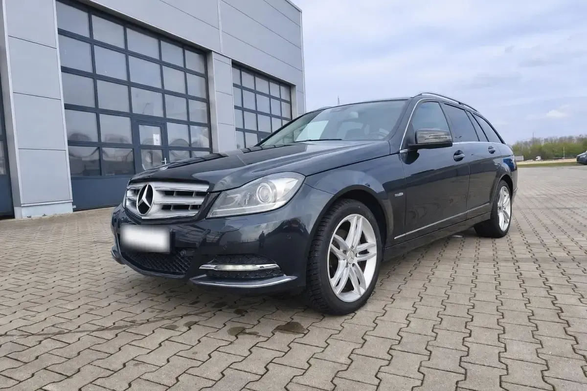 Gebraucht Mercedes C200 184 PS (135 kW) 2011 Andere farben Kombi