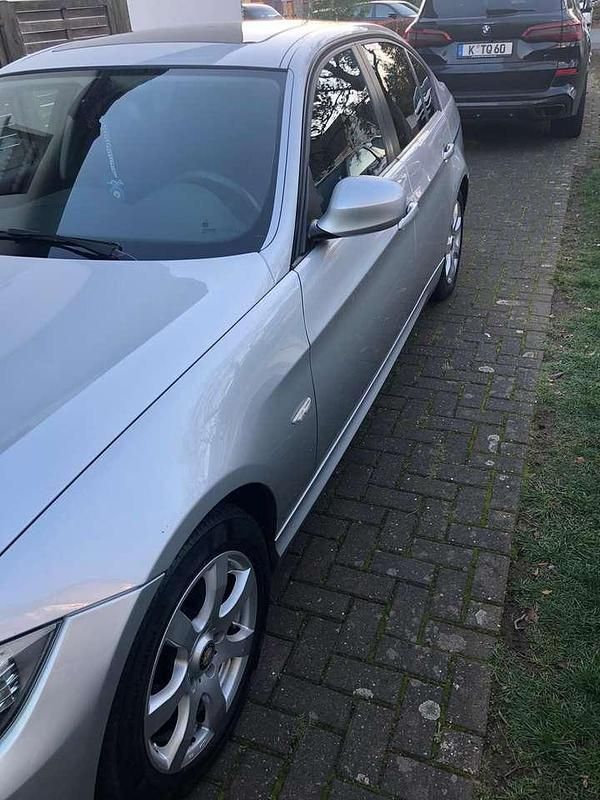 Gebraucht BMW 320 170 PS (125 kW) 2009 Silber Limousine