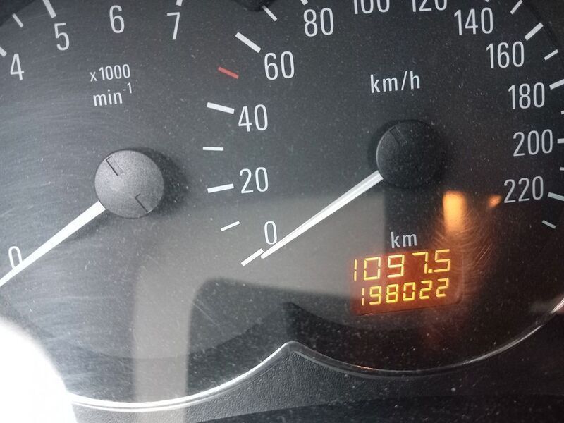Grau Gebraucht 2003 Opel Meriva Van / Kleinbus | 900 € (Guter Preis) - Bild 1/3