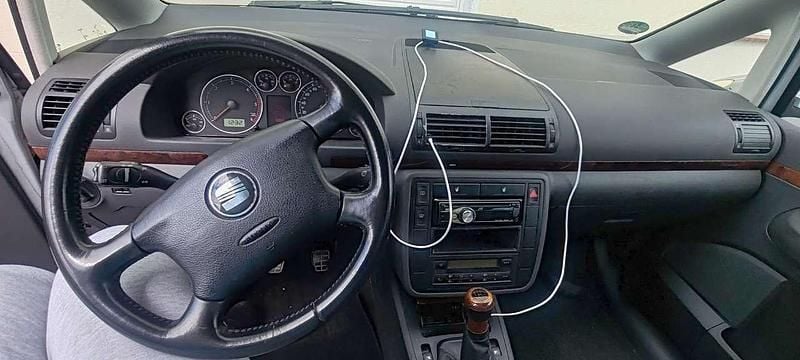 Silber Gebraucht 2003 Seat Alhambra Stella Van / Kleinbus | 2.100 € (Etwas zu teuer) - Bild 1/4