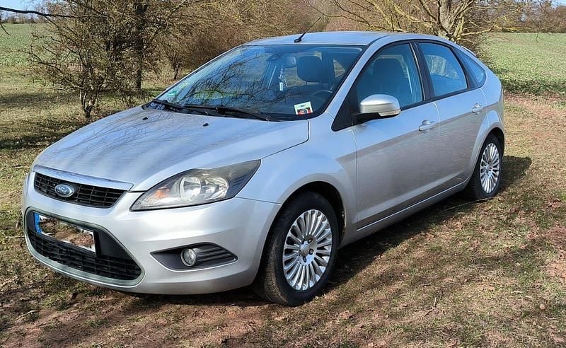 Gebraucht Ford Focus 106 PS (77 kW) 2009 Silber Limousine