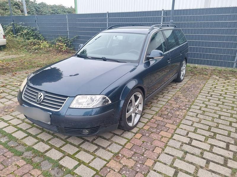 Blau Gebraucht 2005 VW Passat Basis Kombi | 1.250 € (Guter Preis) - Bild 1/4