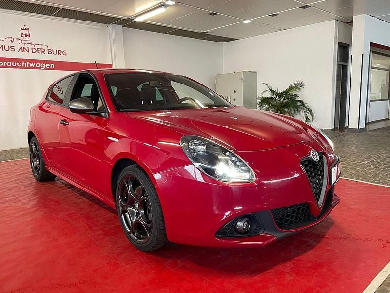 Rot Gebraucht 2018 Alfa Romeo Giulietta Super Kleinwagen | 14.490 € (Fairer Preis) - Bild 1/4