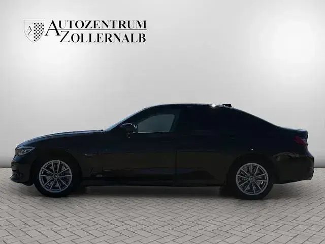 Gebraucht BMW 320e Advantage 113 PS (83 kW) 2021 Schwarz Limousine