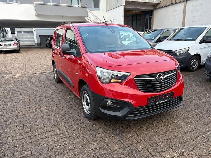 Gebraucht Opel Combo Selection 102 PS (75 kW) 2019 Rot Van / Kleinbus
