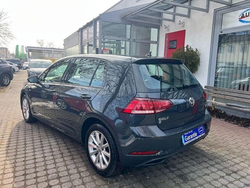 Gebraucht VW Golf Trendline 86 PS (63 kW) 2017 Grau Limousine