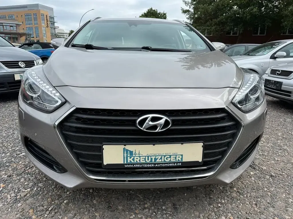 Gebraucht Hyundai i40 Premium 141 PS (103 kW) 2017 Beige Kombi