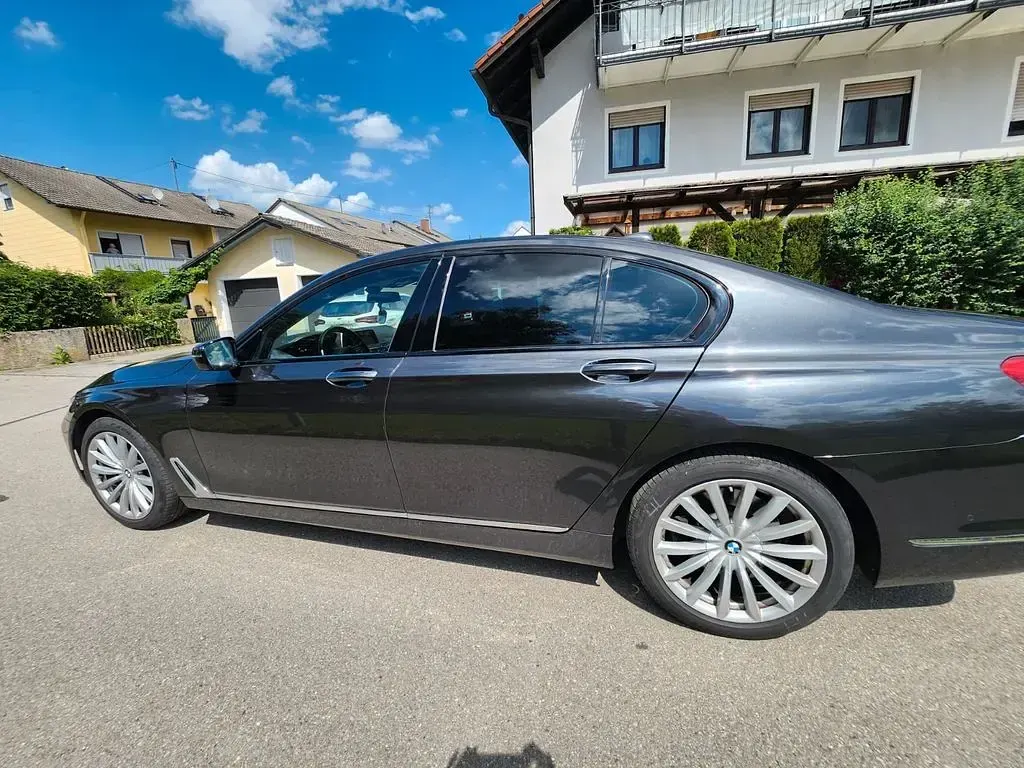 Gebraucht BMW 750 Performance 400 PS (294 kW) 2017 Schwarz Limousine