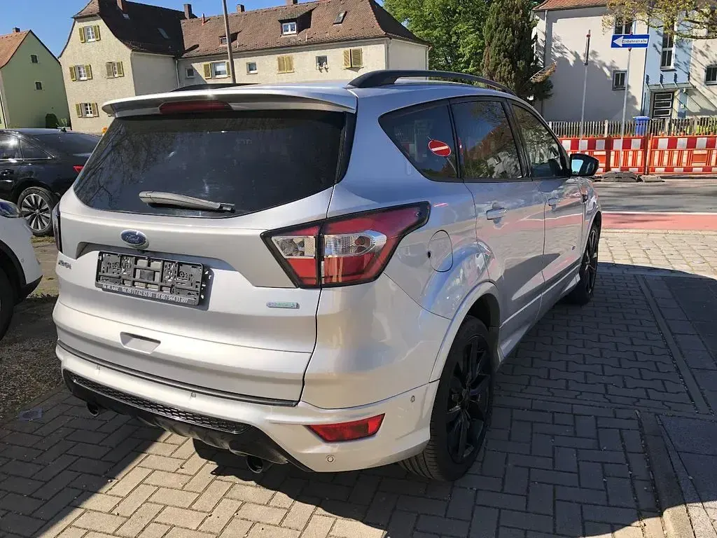 Gebraucht Ford Kuga ST-Line 182 PS (133 kW) 2018 Silber SUV