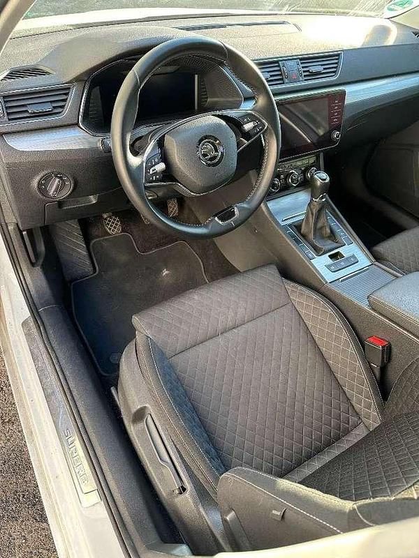 Gebraucht Skoda Superb Ambition 150 PS (110 kW) 2021 Weiß Limousine