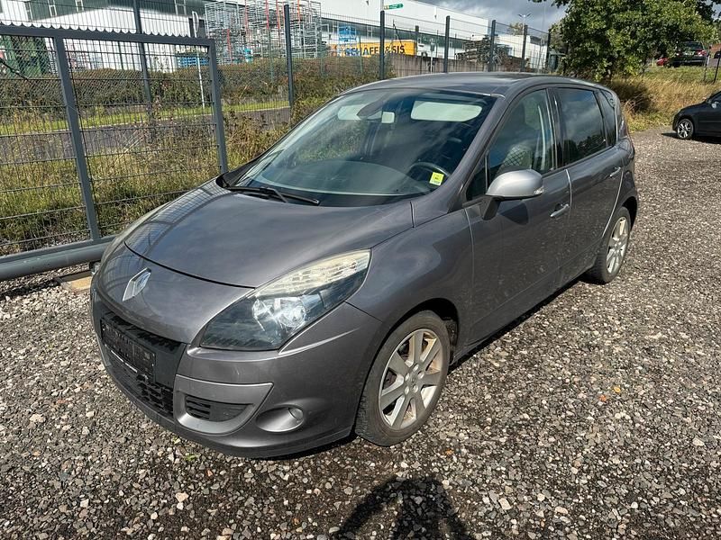 Grün Gebraucht 2011 Renault Clio Van / Kleinbus | 1.900 € - Bild 1/4