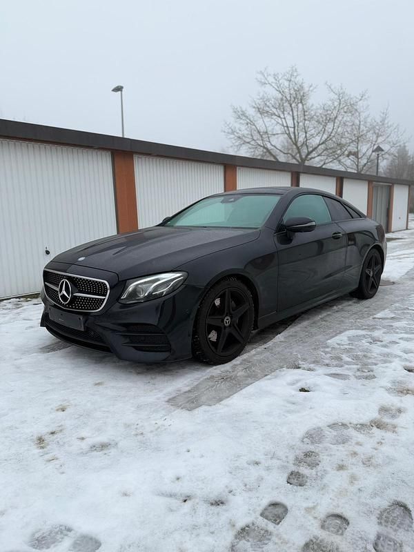 Gebraucht Mercedes E200 AMG line 184 PS (135 kW) 2017 Schwarz Coupé
