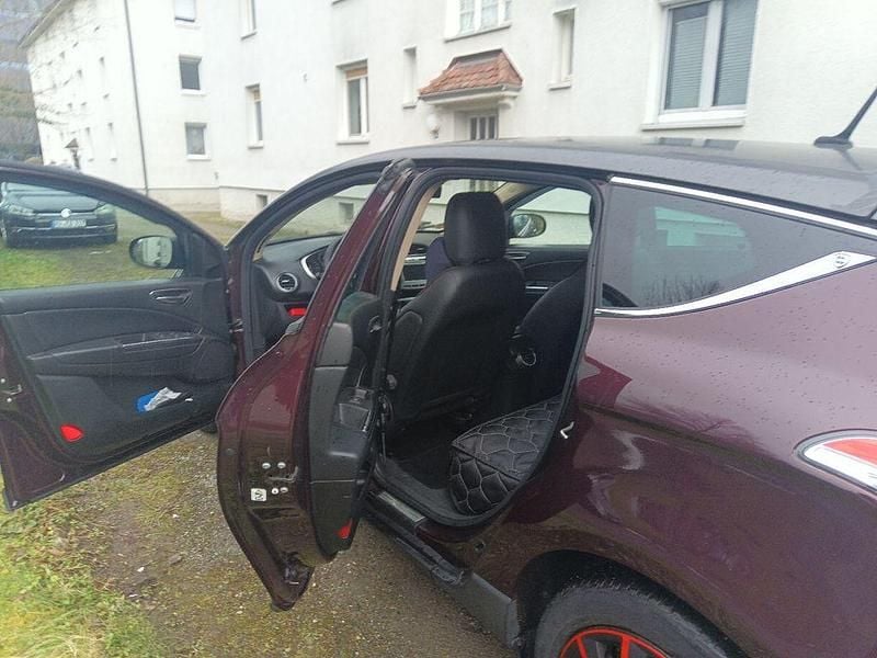 Rot Gebraucht 2011 Lancia Delta Limousine | 3.600 € (Etwas zu teuer) - Bild 1/4
