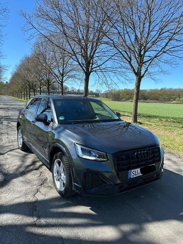 Grau Gebraucht 2023 Audi Q2 S-Line SUV | 27.400 € (Superpreis) - Bild 1/4