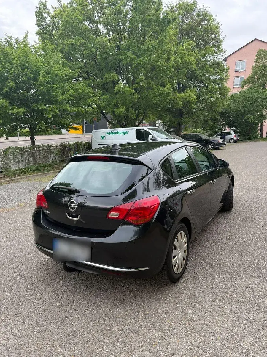 Usata Opel Astra Edition 120 CV (88 kW) 2012 Nero Berlina