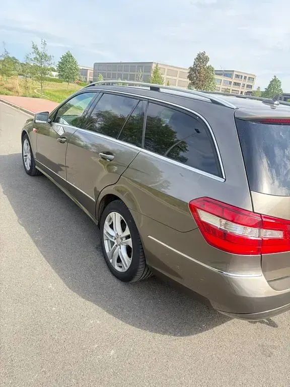 Second-hand Mercedes E300 Elegance 204 CP (150 kW) 2013 Gri Berlinǎ