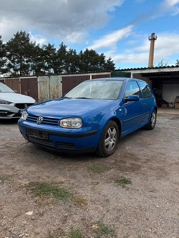 Blau Gebraucht 2002 VW Golf IV Kleinwagen | 450 € (Fairer Preis) - Bild 1/4