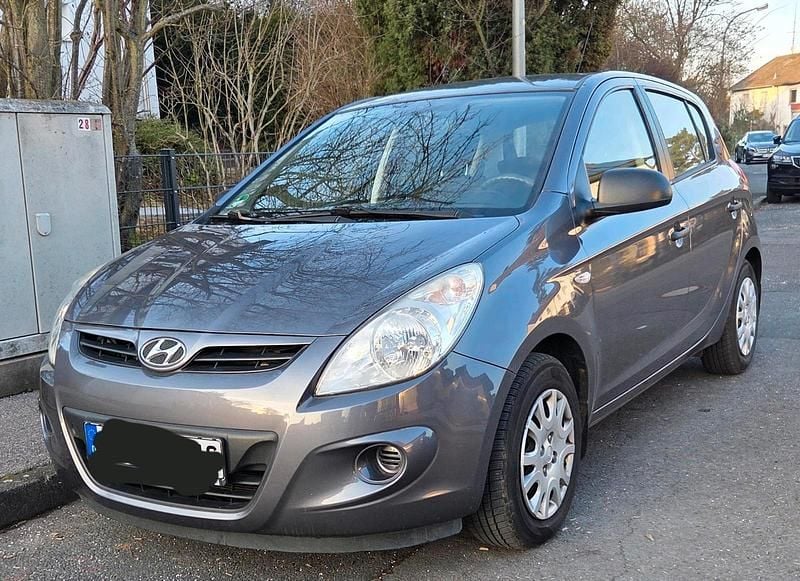 Grau Gebraucht 2013 Hyundai i20 Kleinwagen | 3.500 € (Guter Preis) - Bild 1/4