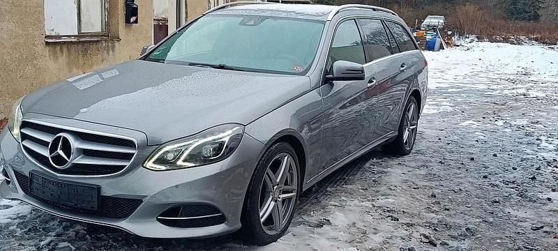 Gebraucht Mercedes E250 Avantgarde 204 PS (150 kW) 2014 Grau Kombi