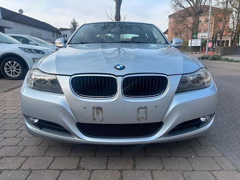Gebraucht BMW 320 170 PS (125 kW) 2009 Silber Limousine