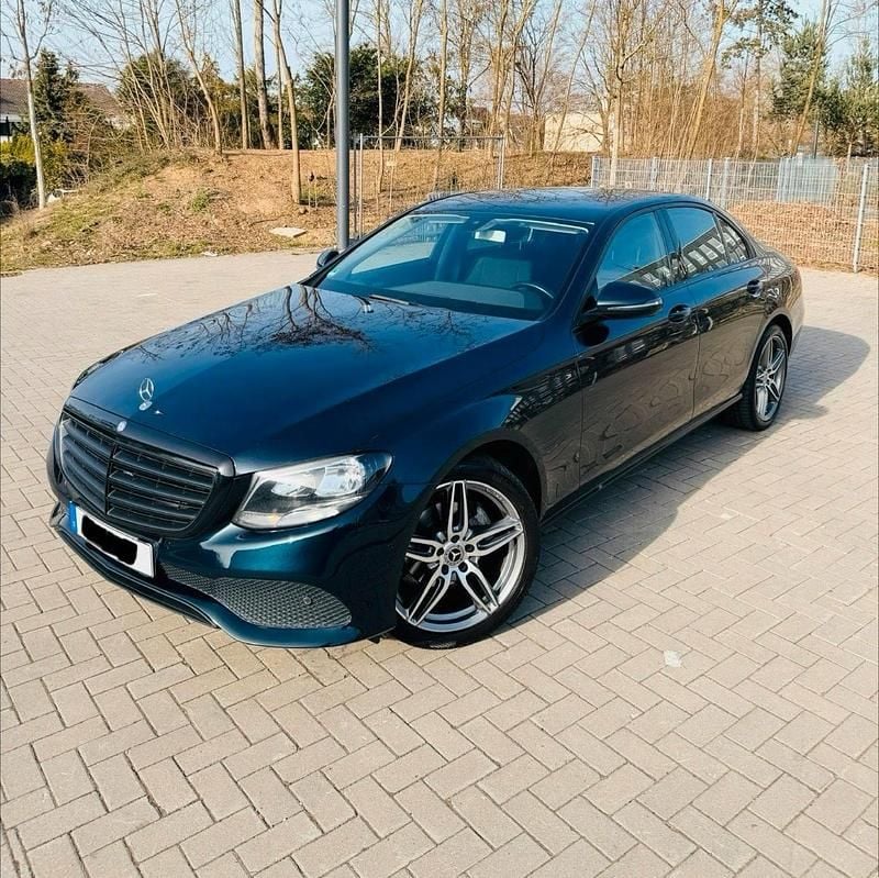 Gebraucht Mercedes E220 194 PS (142 kW) 2016 Grün Limousine