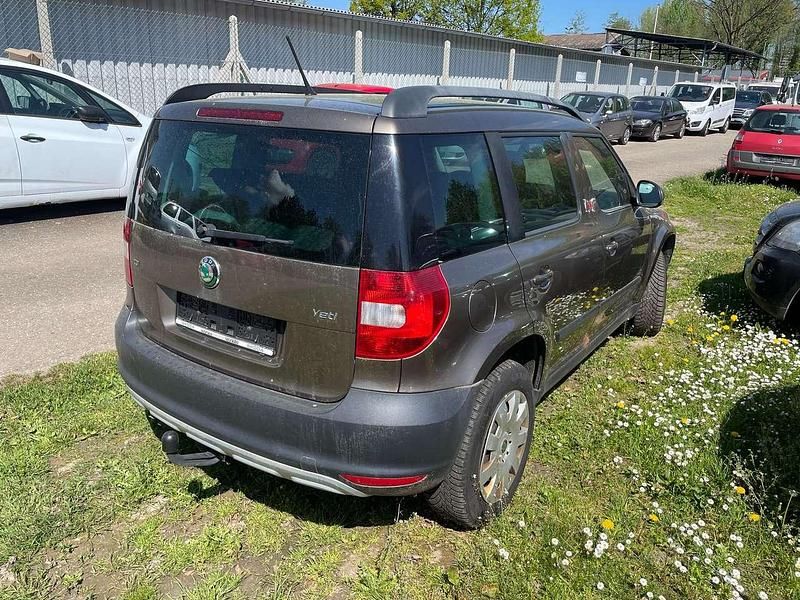 Gebraucht Skoda Yeti Active 110 PS (80 kW) 2013 Matobraun metallic SUV