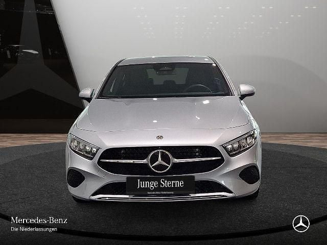 Silber Gebraucht 2024 Mercedes A200 Advanced Limousine | 28.290 € (Fairer Preis) - Bild 1/4