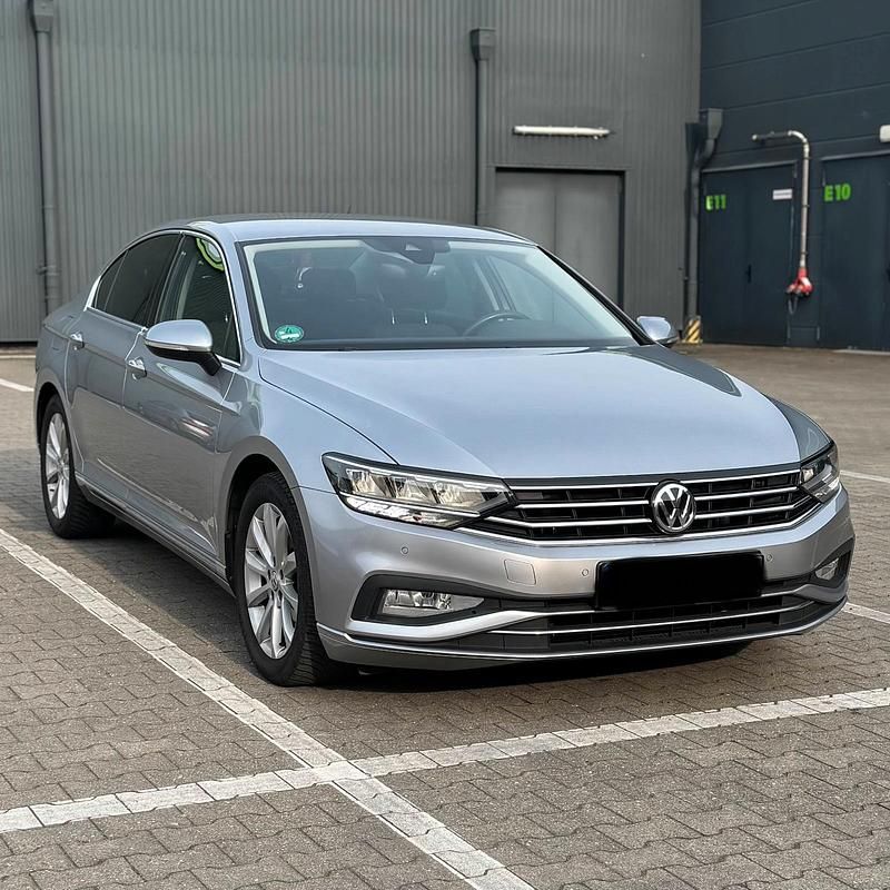 Gebraucht VW Passat 150 PS (110 kW) 2019 Silber Limousine