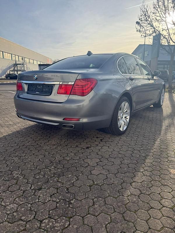 Gebraucht BMW 740 306 PS (225 kW) 2010 Grau Limousine