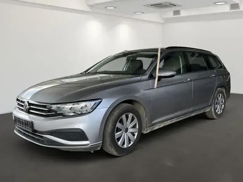 Używany VW Passat Basis 150 KM (110 kW) 2023 Srebrny Kombi