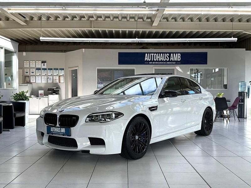 Alpinweiss iii Gebraucht 2014 BMW M5 Shadowline Limousine | 40.800 € (Teuer) - Bild 1/4