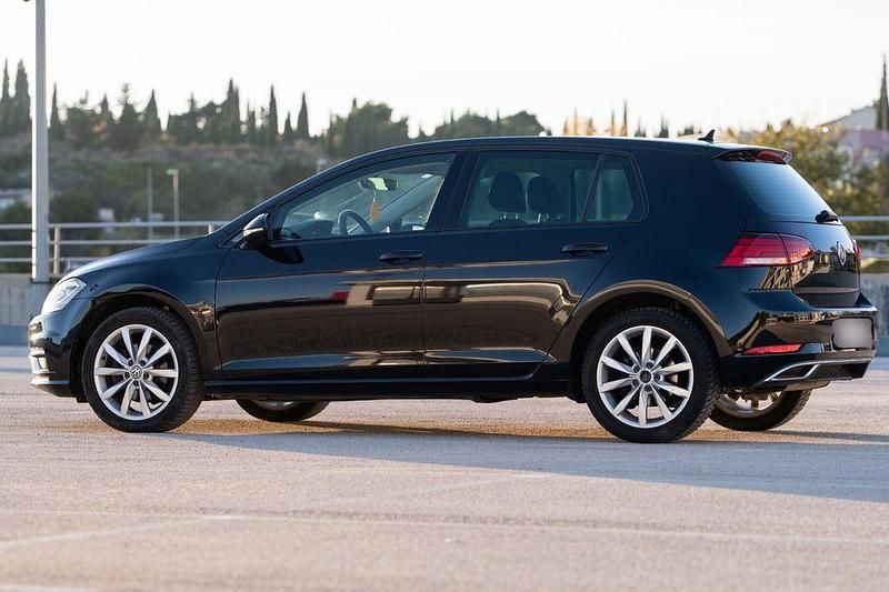 Schwarz Gebraucht 2017 VW Golf Limousine | 15.000 € (Etwas zu teuer) - Bild 1/4