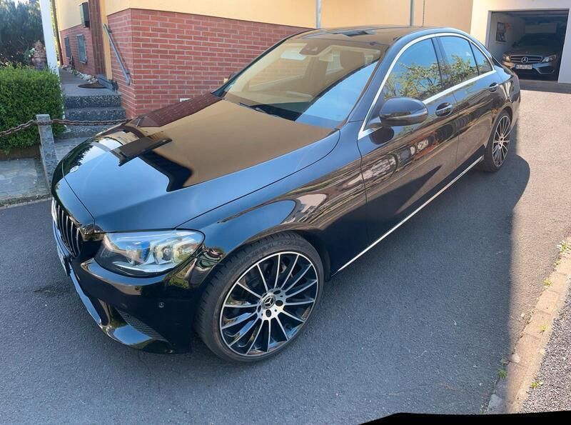 Schwarz Gebraucht 2018 Mercedes C220 Limousine | 25.650 € (Etwas zu teuer) - Bild 1/4