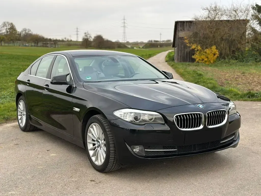 Käytetty BMW 523 Sport Line 204 HP (150 kW) 2011 Musta Sedan