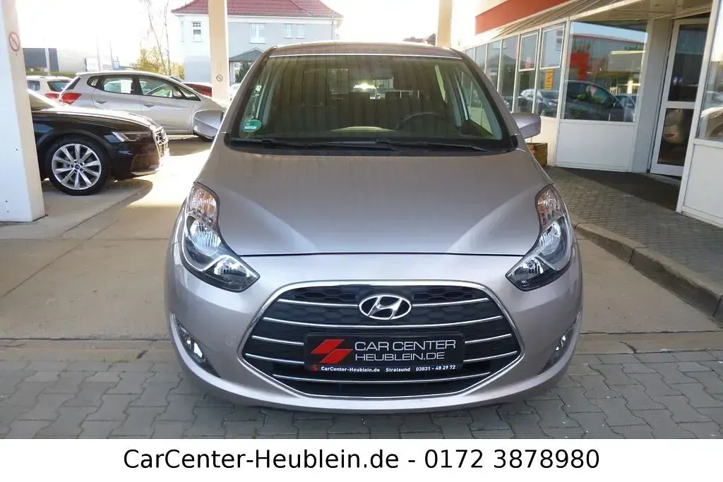 Gebraucht Hyundai i20 Space 90 PS (66 kW) 2018 Beige Van / Kleinbus