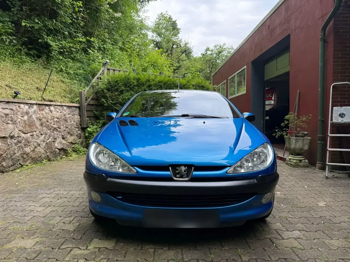 Gebraucht Peugeot 206 CC 109 PS (80 kW) 2001 Blau Cabrio