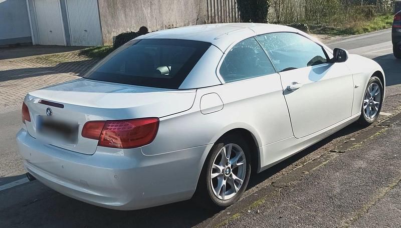 Gebraucht BMW 320 Cabriolet 170 PS (125 kW) 2011 Weiß Cabrio