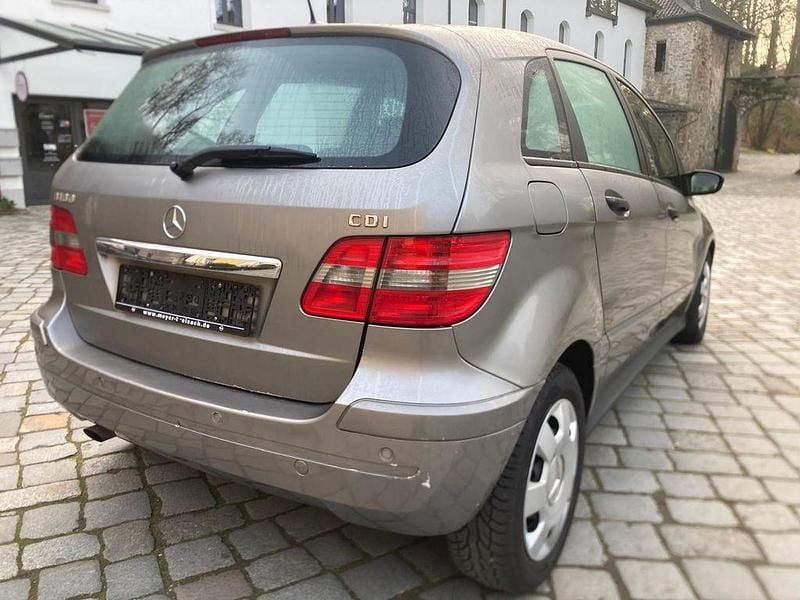 Gebraucht Mercedes B180 109 PS (80 kW) 2005 Grau Van / Kleinbus