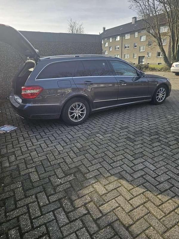 Gebraucht Mercedes E200 Avantgarde 184 PS (135 kW) 2012 Kombi