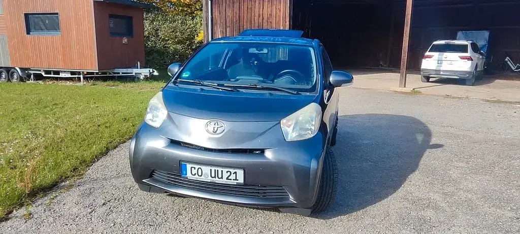 Second-hand Toyota iQ 90 CP (66 kW) 2009 Argintiu Hatchback