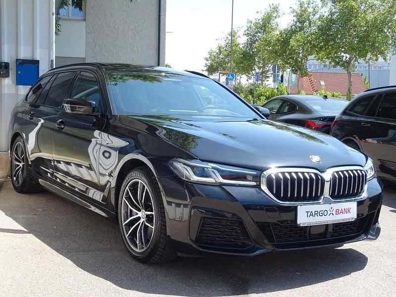 Saphirschwarz Gebraucht 2020 BMW 530 M Sport Kombi | 40.950 € (Fairer Preis) - Bild 1/4
