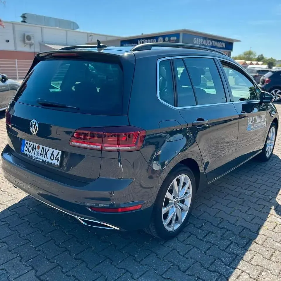 Gebraucht VW Golf Highline 150 PS (110 kW) 2021 Uranograu Van / Kleinbus
