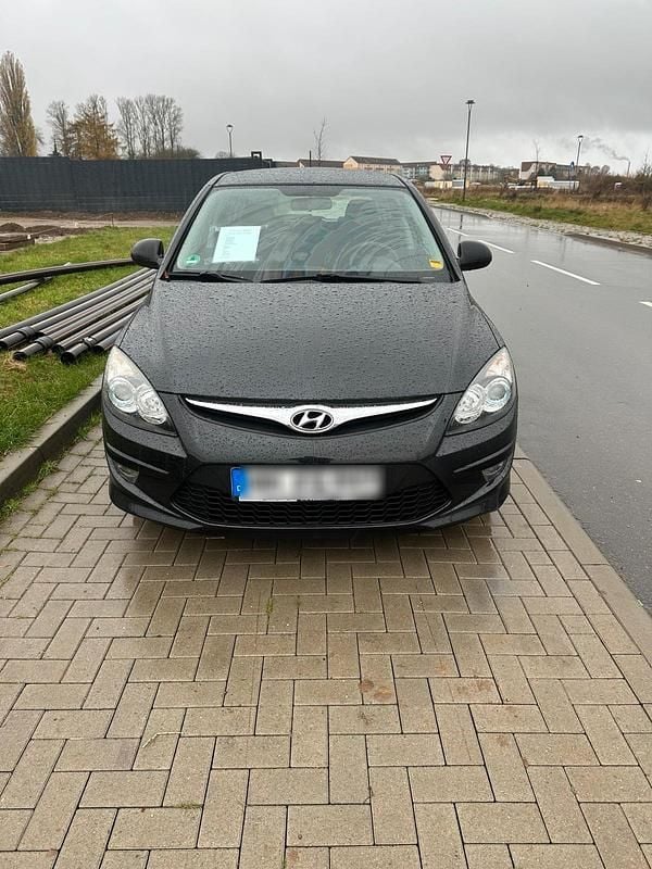 Schwarz Gebraucht 2011 Hyundai i30 Kleinwagen | 6.900 € (Teuer) - Bild 1/4